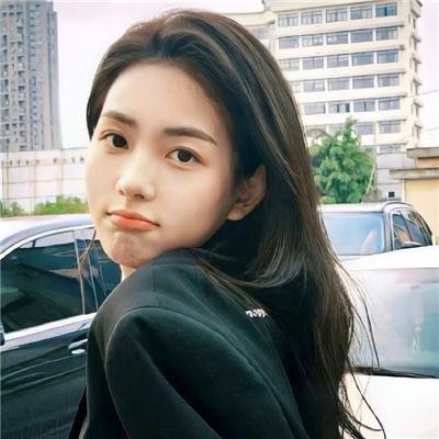 随盲柳入眠的女人